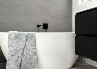 Doubleview bath ensuite9