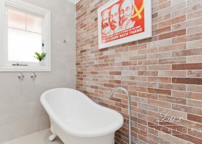 Freestanding bath and bricked wall