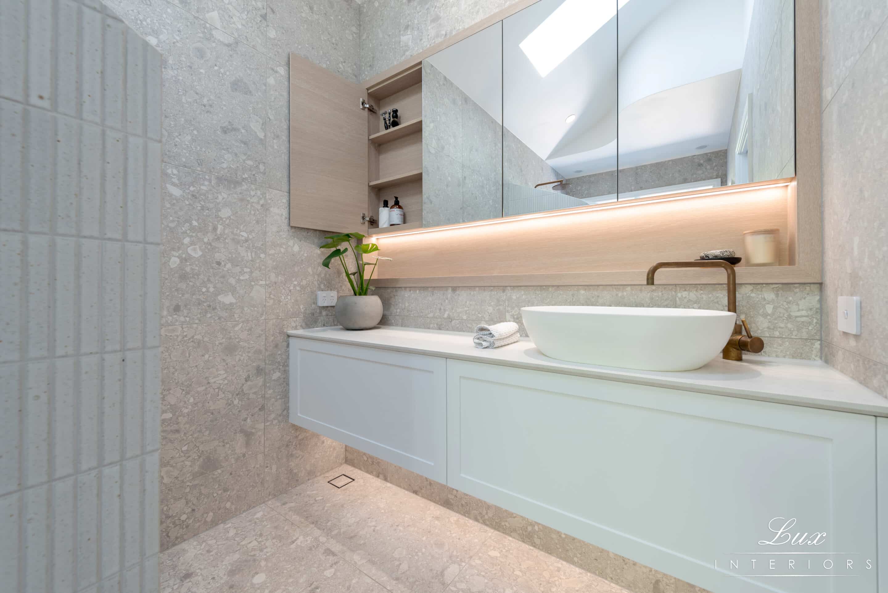 Doubleview Bathroom 6259