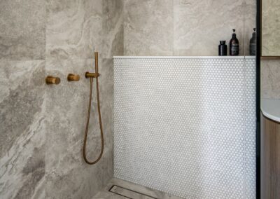 Mid-century modern contemporary ensuite reno with open shower, bronze tapware and shower niche