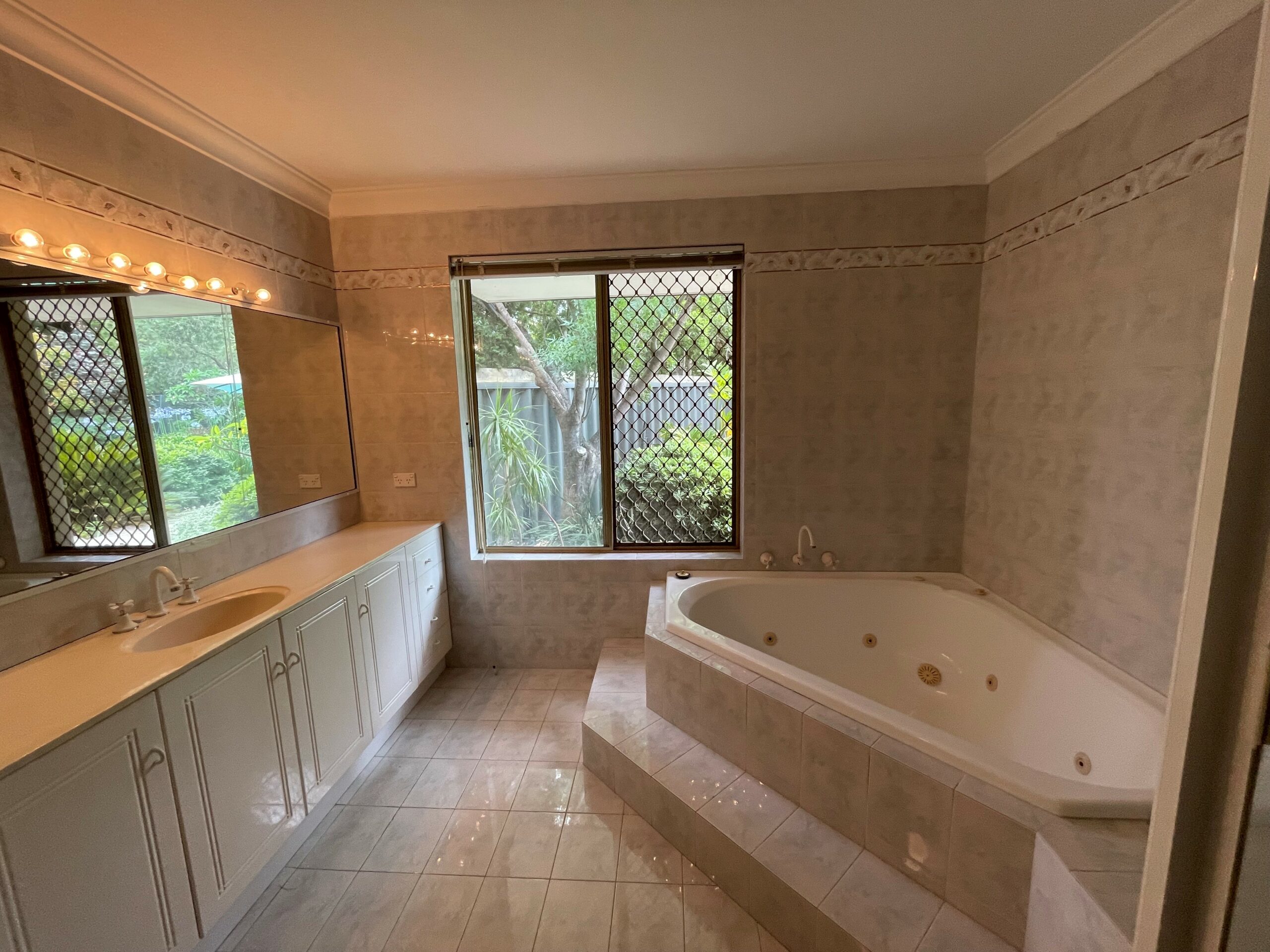 Lovegrove ensuite before the Lux Interiors renovation